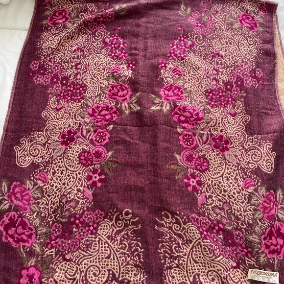 Pashmina - Picture 1 of 3